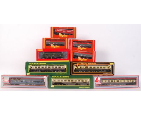 A collection of 10x assorted 00 gauge railway trainset rolling stock wagons and carriages. To include Hornby, Lima, Mainline,
