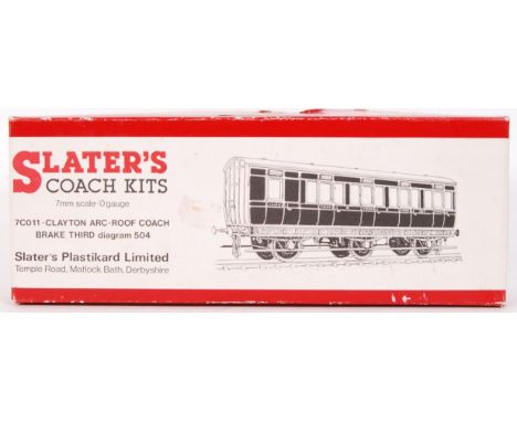 An original vintage ' 0 ' gauge Slater's Coach Kits 7C011 Clayton ARC-Roof Coach plastic model kit. Disassembled & appears co