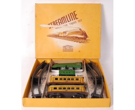 A charming vintage Mettoy Playthings ' Streamline Passenger Train Set .' 0 gauge. Clockwork Kingfisher 4483 locomotive and 2x