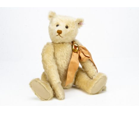 A Steiff limited edition Xenia, for Teddy Bears of Witney, 967 of 1500, 2001 (no box or certificate)