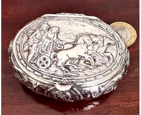 CONTINENTAL SILVER SNUFF BOX STAMPED 830 AND MAKER'S MARK, WEIGHT APPROX 70g AND APPROX 8 x 6cm

 