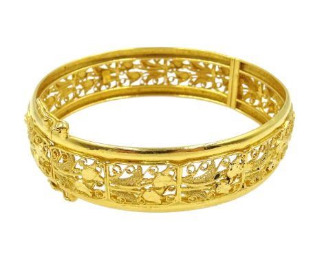 Asian 22ct gold filigree hinged bangle, stamped 916 approx 22.67gm