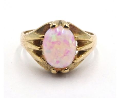 9ct gold single stone oval opal ring, hallmarked  Condition Report Approx 2.73gm, size O