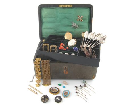 A jewellery box with lift out tray and key containing jewellery, including three matching circular shell dress studs set with