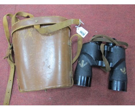 Military Binoculars R.E,L/Canada 1944 CGB 40 M.A 7 x 50 11395-C, arrow to each black crackle finish barrel tube, with leather