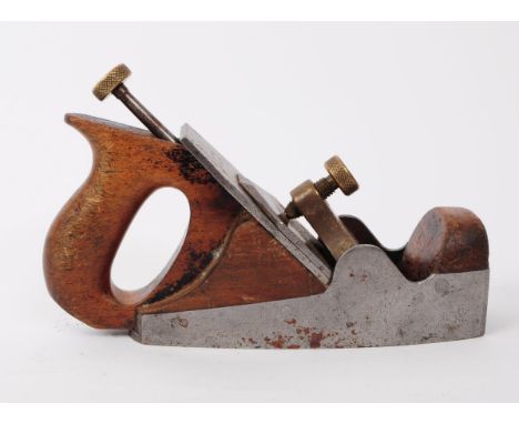 Norris of London - A vintage 20th century Norris of London A5 dovetail smoothing plane. The plane having wooden handle.