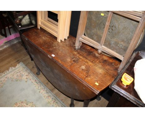 18th century oak oval gate leg table on turned legs and pad feet 74cm x 125cm long x 94cm wide 