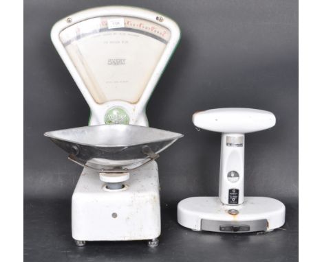 A retro vintage mid 20th century industrial factory shop point of sales sweet shop scales by Averys. Green Averys badge to th