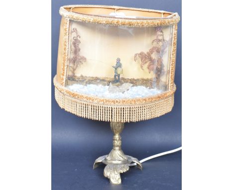 A mid century retro gilt metal and vinyl plastic diorama scene table lamp. The gilt metal base with decorative cylindrical sh