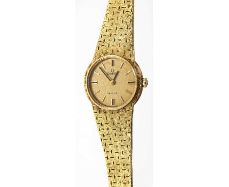 An 18ct gold ladies' Omega De Ville quartz bracelet watch, a circular case, 22mm, gilt dial and baton indicators, black ename