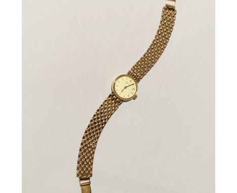 A Geneve 9ct yellow gold ladies bracelet wristwatch with a 20mm case, manual wind, approximate weight 15.7 grams. Untested bu