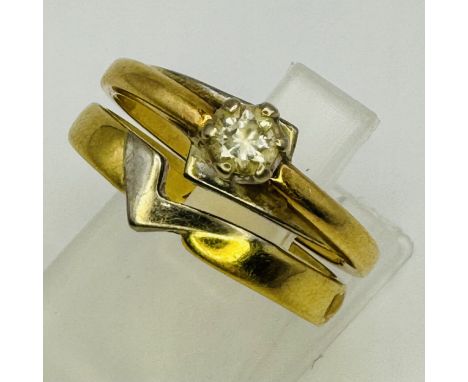 A 18ct gold bridal ring set. Featuring a 0.15 carat solitaire diamond in a raised claw interconnecting zig-zag design, lockin