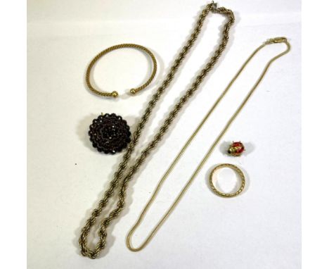 A 9ct yellow gold chain, 40cm long.&nbsp; A 9ct yellow gold ring, size R.&nbsp; A gilt metal garnet brooch, a gilt metal bang