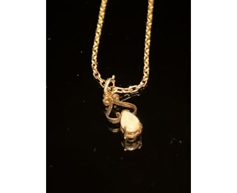 9ct Gold & pendant, pendant set with opal Weight 2.8g