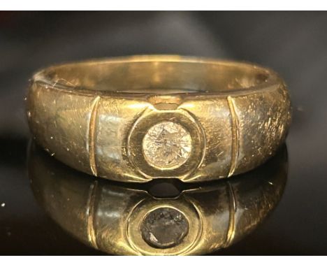 9ct Gold ring set with 0.25 solitaire carat diamond Weight 4.6g Size V 