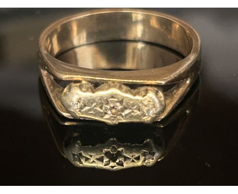 3 stone Diamond ring set in platinum on a yellow metal band possible 18ct 4.2g Size P 