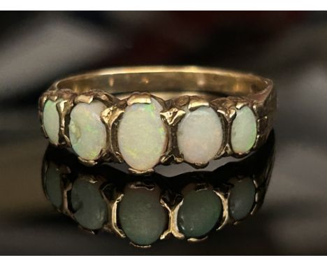 9ct Gold ring set with 5 opals 2.6g Size P 
