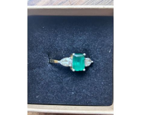 Ladies silver & green stone diamond ring 