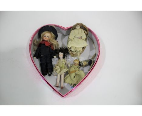 MIGNON DOLL & MINIATURE DOLLS including a Mignon miniature doll, 3 miniature china head dolls with one in a crib and one othe
