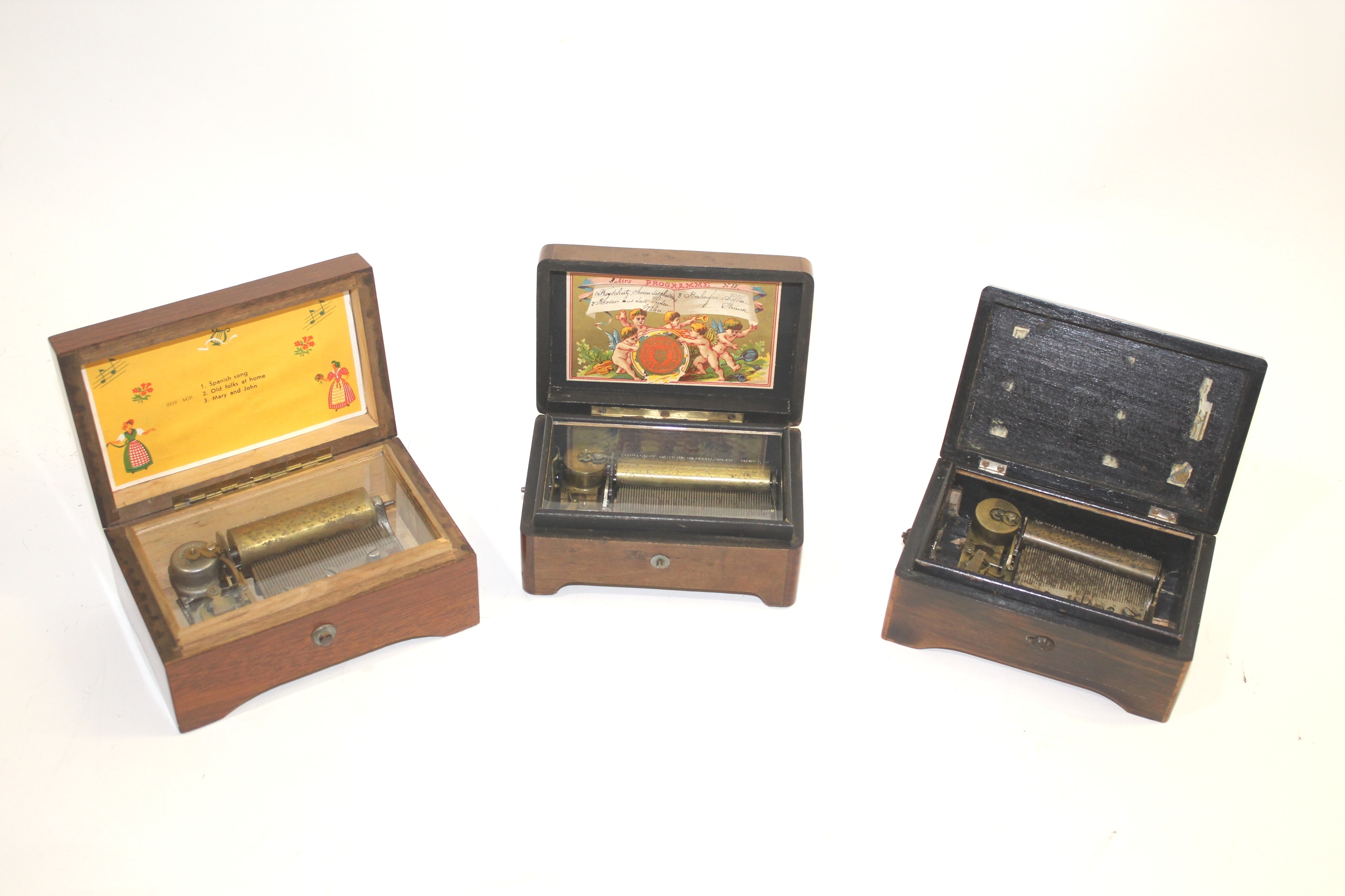 SWISS MUSICAL BOX a small musical box with a 3 air movement and walnut