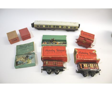 HORNBY 0 GAUGE a mixed lot including M280 Meccano Lighting Set (boxed), two Passenger Coaches (boxed), various figures, Motor