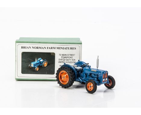 Brian Norman Farm Miniatures Fordson Dexta tractor cat no. FM06, VG in VG box,