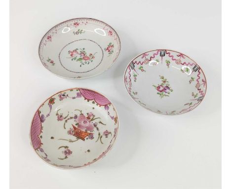 A Lowestoft porcelain saucer, circa 1790, decorated in the manner of Thomas Curtis, dia.12cm, together with two similar Engli
