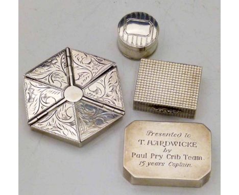 Silver hexagonal pill box; two snuff boxes and a small pounce pot Condition report: see terms and conditions.