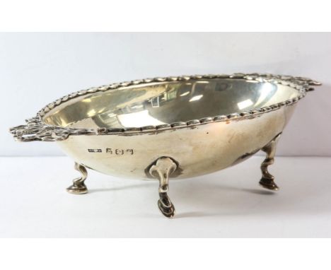 Ribbon handle trough dish sat on four legs, Birmingham 1911 