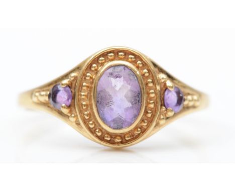 A vintage 9ct gold and amethyst three stone ring, L, 1.6gm 