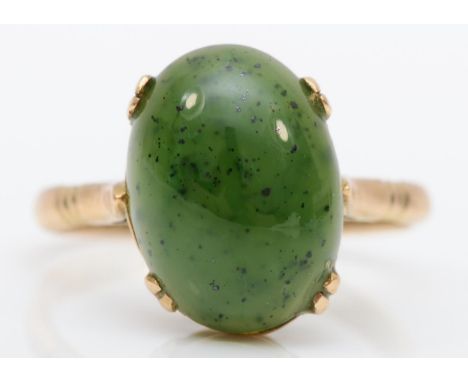 A vintage 9ct gold and cabochon nephrite jade single stone ring, 14 x 10mm, O, 2.9gm 