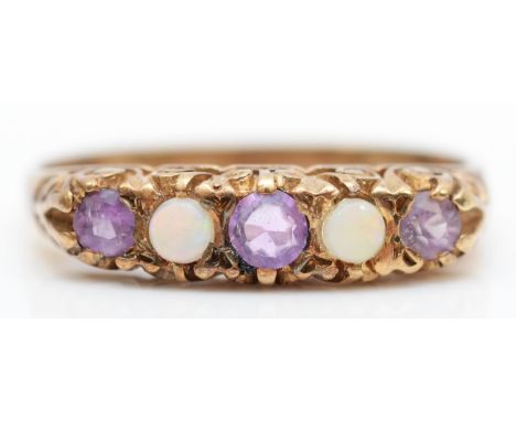 A vintage 9ct rose gold opal and amethyst five stone ring, P, 2.1gm 