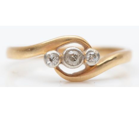 An Edwardian 18ct gold and old cut brilliant diamond three stone ring, L 1/2, 2.4gm 