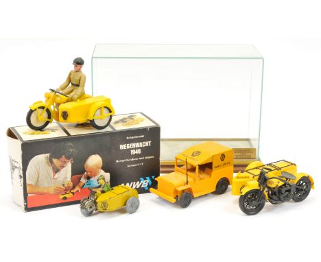Group of plastic and tinplate AA road service models - Including (1) ANWB Harley Davidson met zijspan, 1:17 scale - Good in G