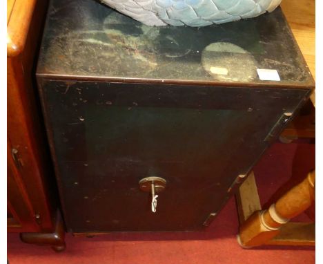 An early 20th century cast iron single door floor safe with key, 67 x 41 x 38cm