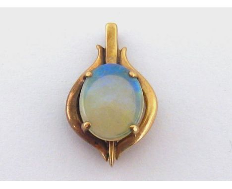 An opal pendant, the oval tablet 11 x 8mm, mounted in yellow metal (tests 14 carat gold), 1.8gms 