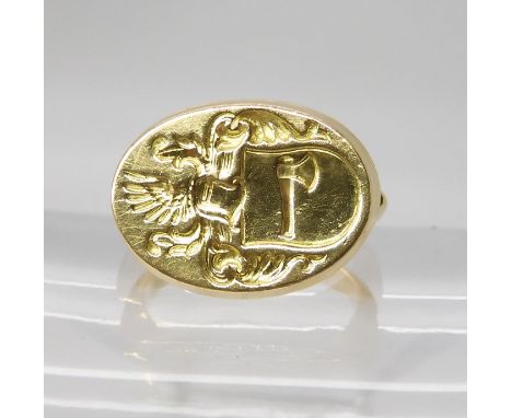 AN 18CT GOLD SIGNET RING intaglio cut with a family crest. hallmarked London 1987, Maker's mark WB, finger size Q1/2, weight 