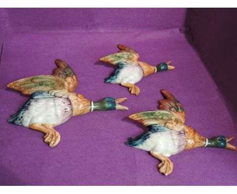 Three Beswick Wall Plaques, Mallards 596/0, 596/1 &amp; 596/2 (af)
Smallest duck having had back wing repaired.
Otherwise no 