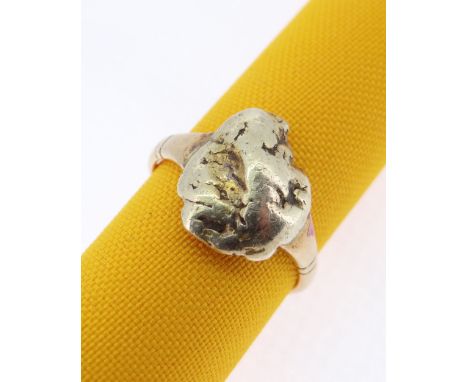 YELLOW METAL NUGGET set on 18ct gold shank, ring size O, 5.6gms - family belief is that the nugget is from the Klondike regio