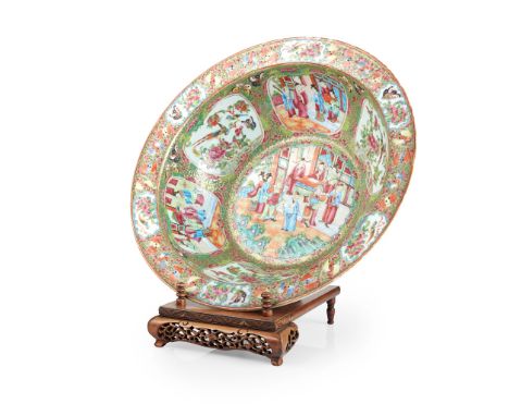 (A PRIVATE SCOTTISH COLLECTION) CANTON FAMILLE ROSE BASIN LATE QING DYNASTY-REPUBLIC PERIOD, 清末民初 廣彩描金花鳥人物紋折沿盆 sturdily potte