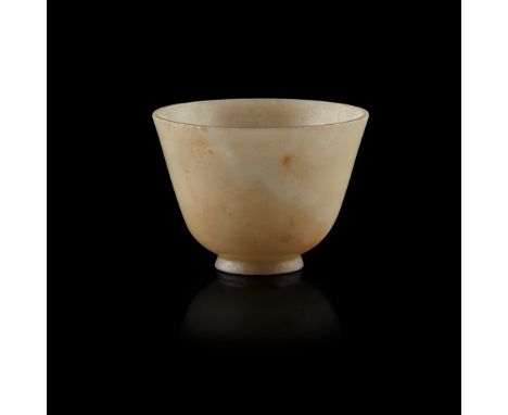 PALE CELADON JADE CUP QING DYNASTY, 18TH-19TH CENTURY 清 青白玉酒杯 rising from a short splayed foot to steep sides, the stone of p