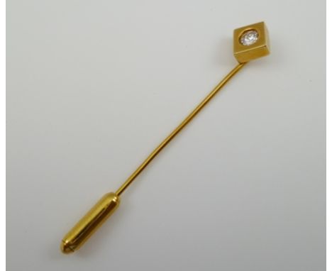 AN 18CT GOLD GENTLEMAN'S TIE STICK PIN, diamond set 