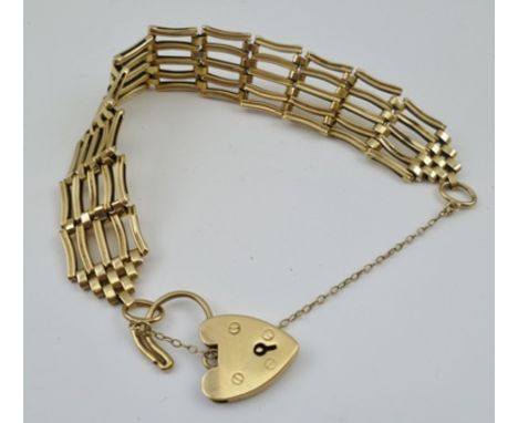 A 9CT GOLD GATE BRACELET, with a 9ct gold padlock clasp, 23g. 