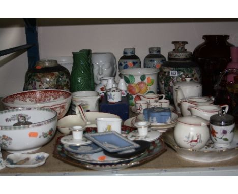 A QUANTITY OF CERAMIC ORNAMENTS, VASES, TABLEWARES, etc, to include oriental (a/f), Crown Devon 'Stockholm', Wedgwood, Coalpo