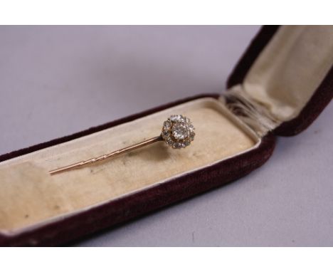 AN EARLY 20TH CENTURY DIAMOND STICK PIN, principle old European cut diamond estimated 0.40ct, colour K-L, clarity I1, enclose