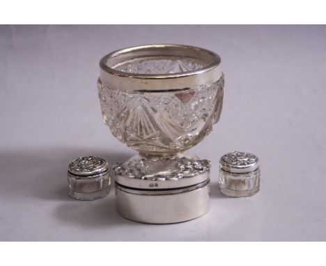 A SILVER TRINKET BOX, having embossed Art Nouveau women in profile before sunburst over ocean to hinged lid with flower, Birm