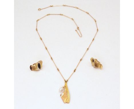 14K GOLD LAPPONIA SUITE comprising of clip-on earrings, of abstract form, length 1.5cm, circa 1989. With similar necklace set