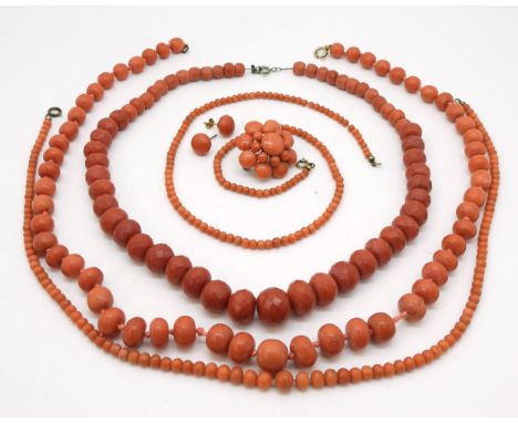 A COLLECTION OF CORAL JEWELS to include a string of faceted coral beads, the largest 14.5mm x 12.1mm, the twelve beads at eac