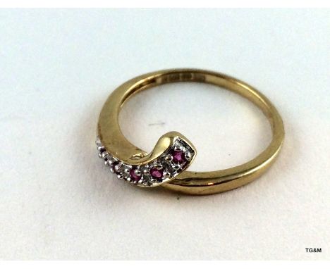 9ct gold ladies ruby and diamond ring size M