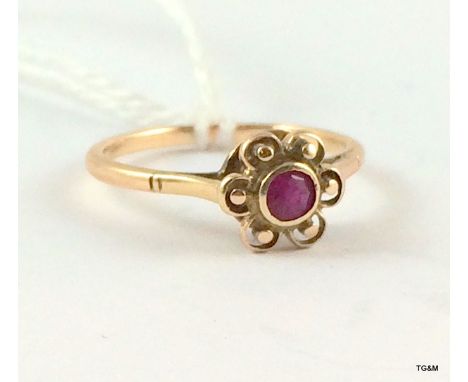 9ct gold ladies ruby set ring size m